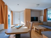 Chalet Zandduin eethoek en zithoek.jpg