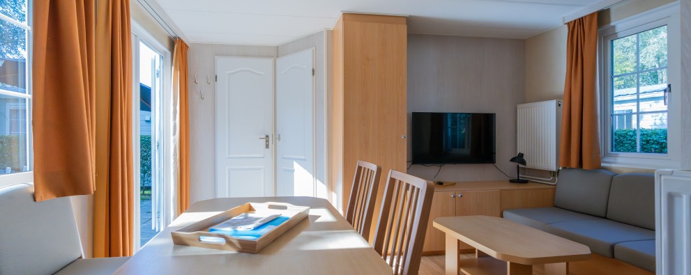 Chalet Zandduin eethoek en zithoek.jpg