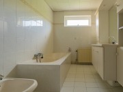 Oude strandhuis badkamer 1.jpg