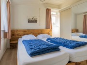 Oude Strandhuis grote slaapkamer.jpg