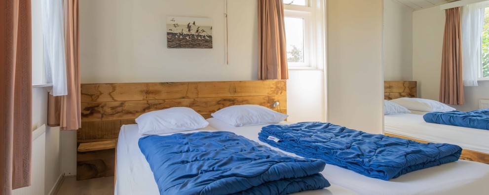 Oude Strandhuis grote slaapkamer.jpg