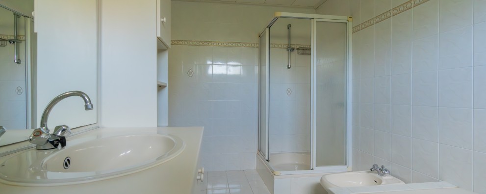 Oude strandhuis badkamer 2.jpg